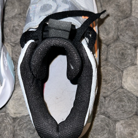 KD Trey 5 X 'Wolf Grey Barely Volt' Nike. Mens size 13. Like new, great cond. - Picture 8 of 8